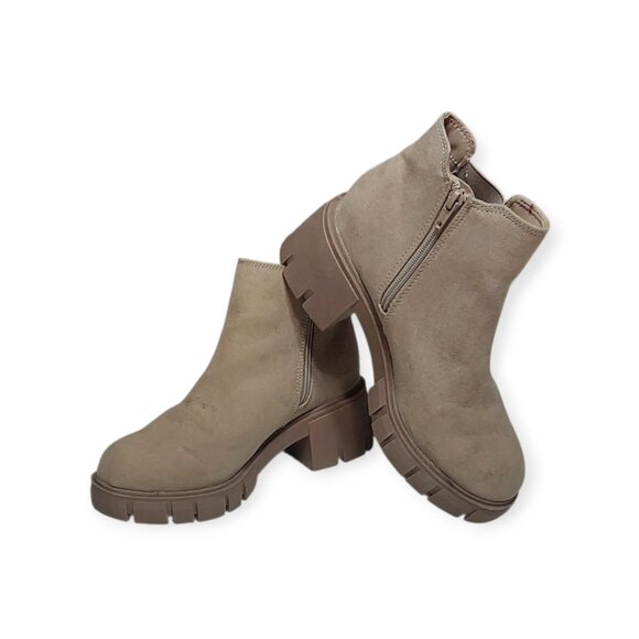 Madden NYC Womans Ankle Boots Tan Suede-like Fabric Size 7 Lug Sole 2.5 in Heel - Picture 1 of 9